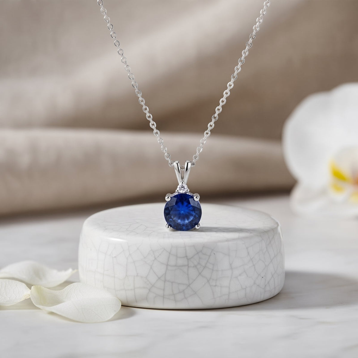 Women's Stylish Zircon Circle Pendant Necklace