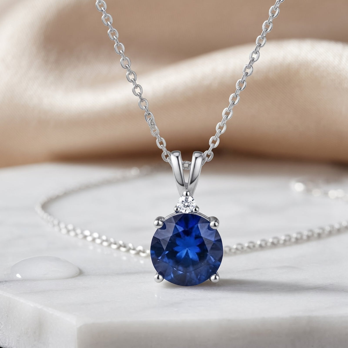 Women's Stylish Zircon Circle Pendant Necklace