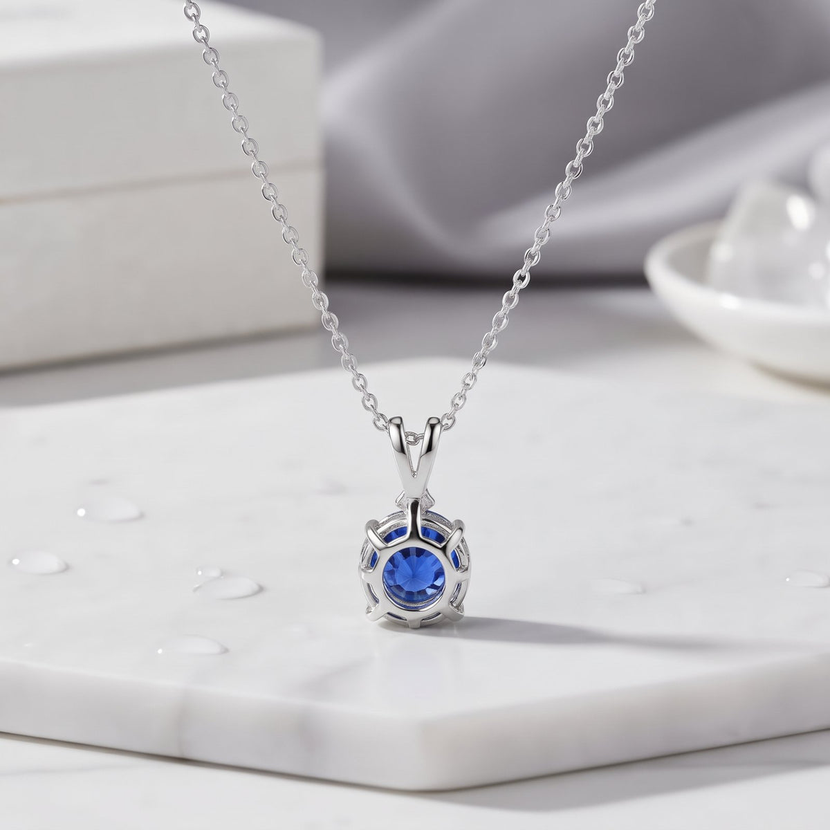Women's Stylish Zircon Circle Pendant Necklace